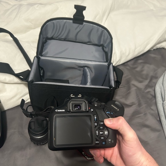 Canon Rebel T7 kit - Picture 3 of 5